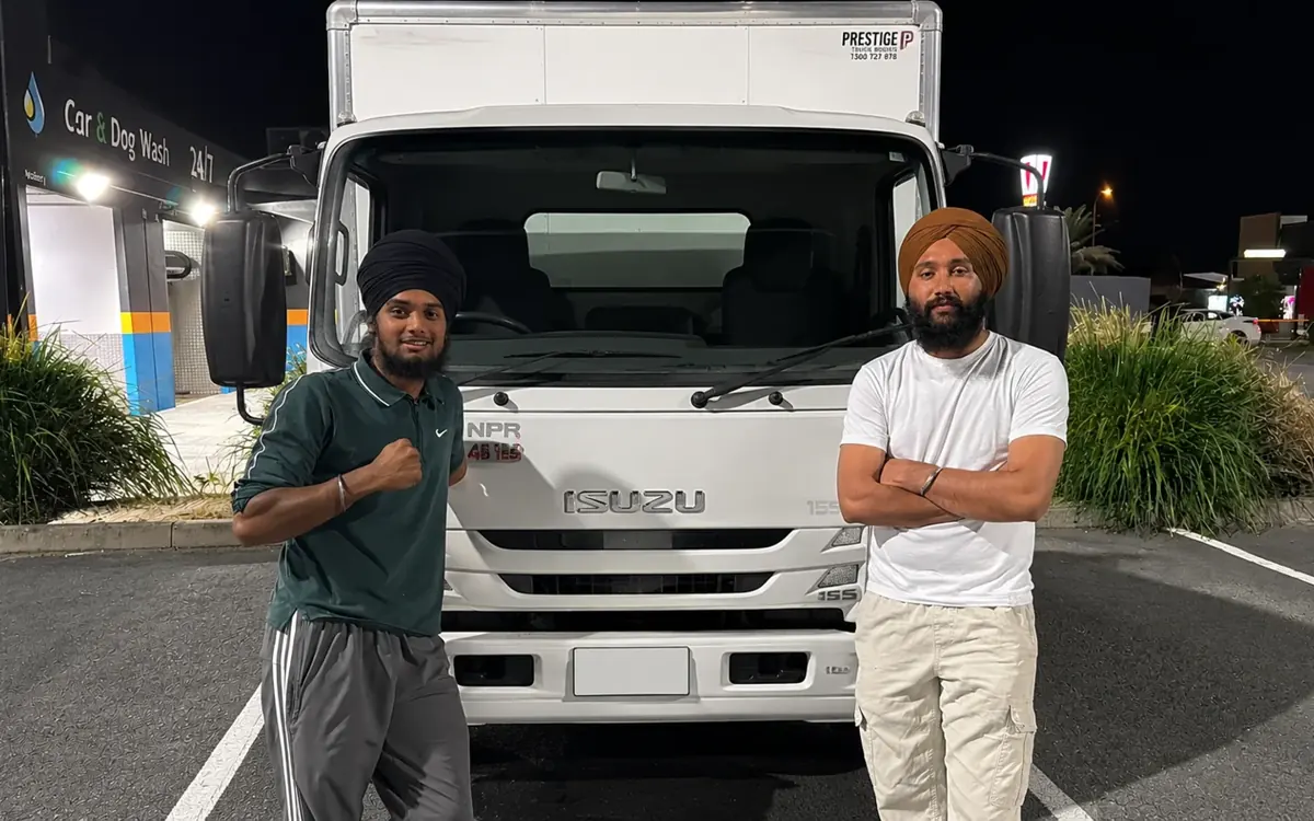 Move Mate Movers team beside their moving truck on the Gold Coast